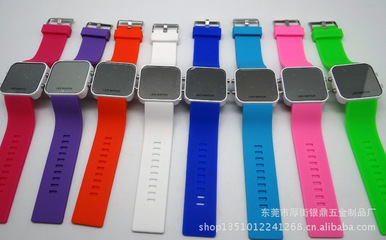 工厂低价零售批发硅胶LED手表 学生市场的热销之选